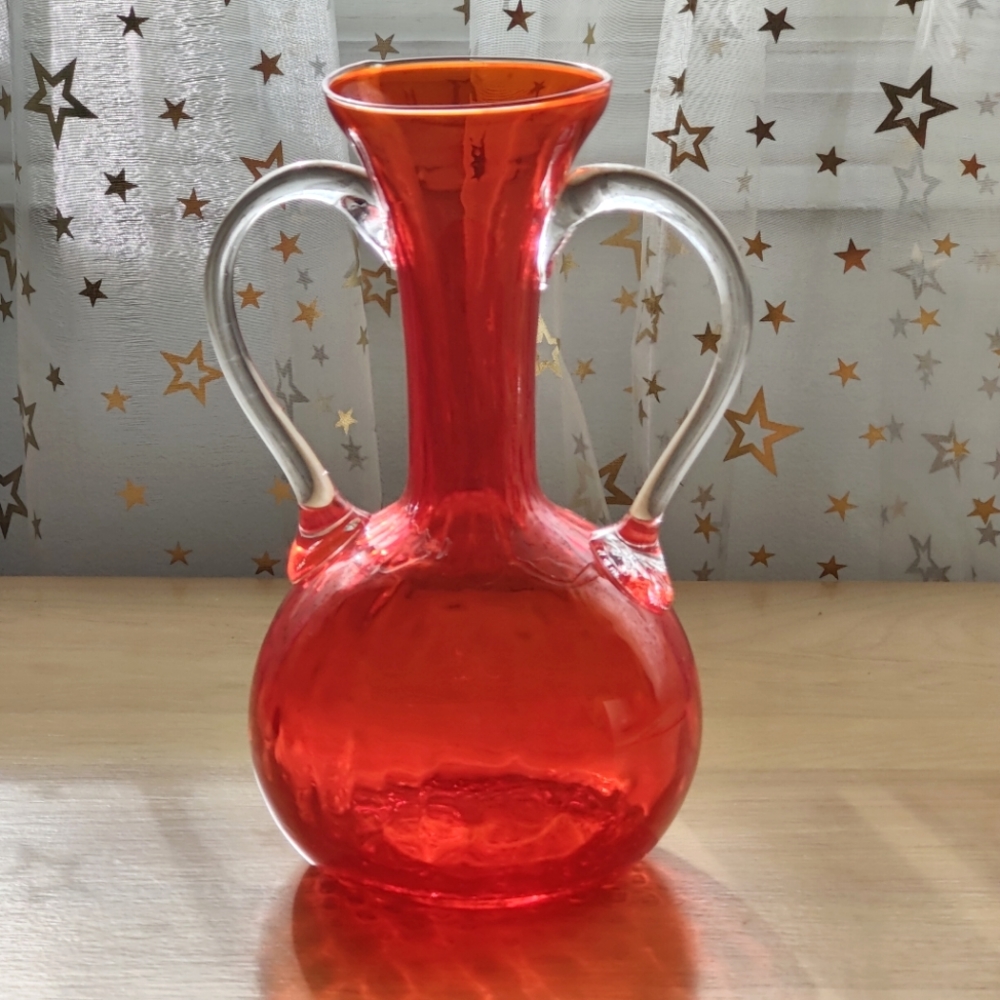 A fire 🔥 orange 🧡 red ♥️ 7.5 inch tall vase with clear handles